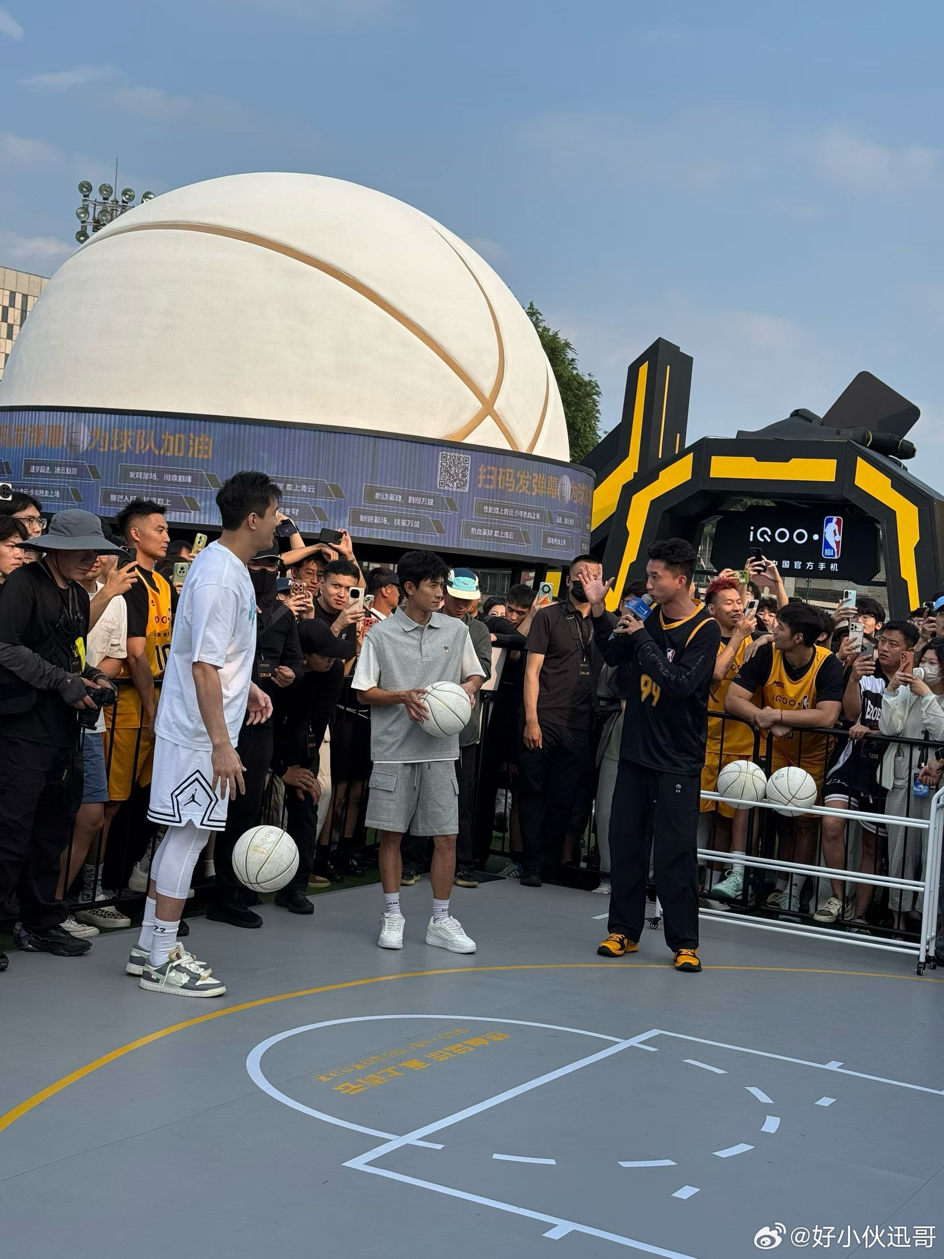 iQOOxNBA高校篮球赛张一山是真的爱篮球！别看他平时拍戏，拿起球动作有模有样