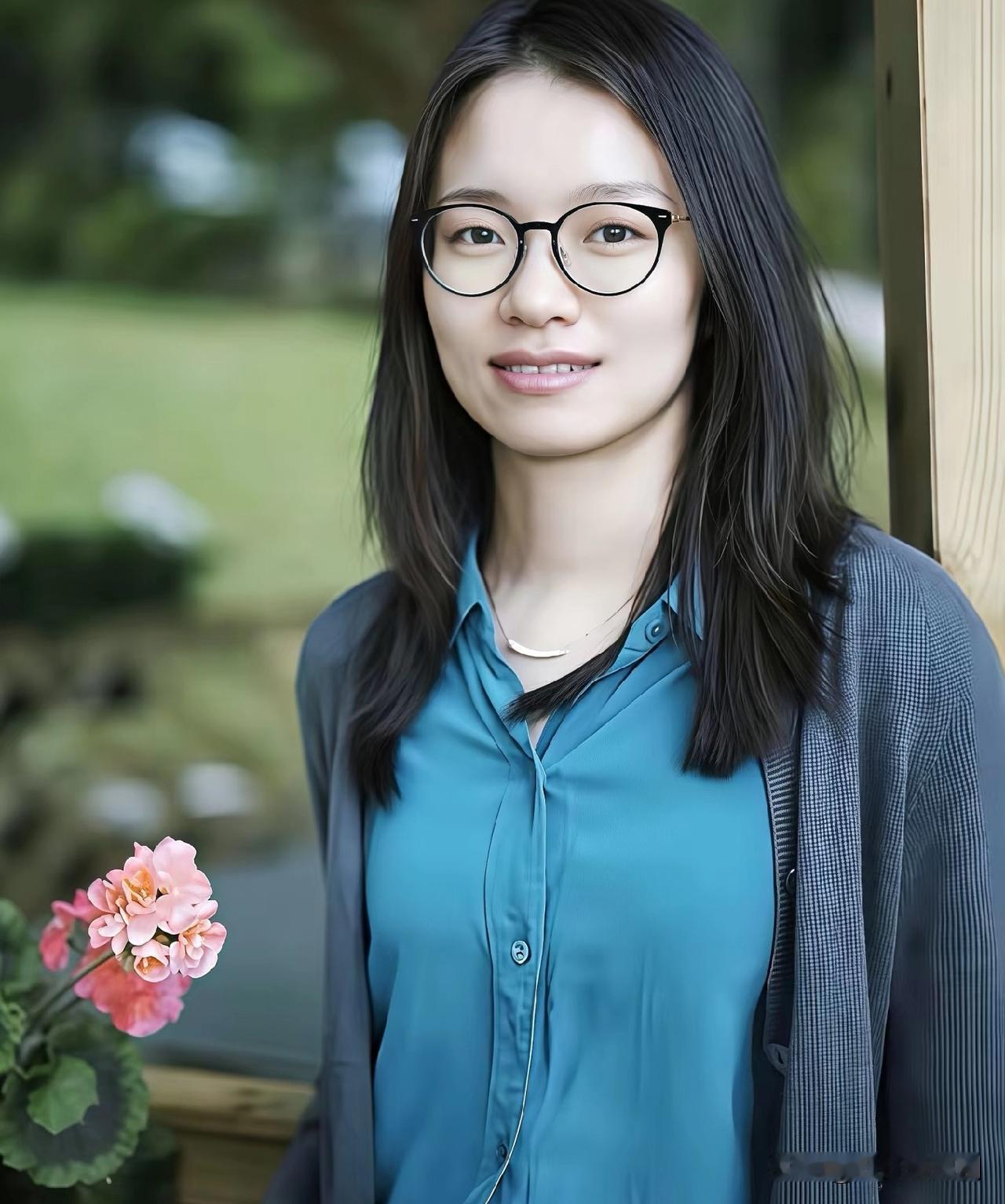 女数学家王虹
给所有女人狠狠提了个醒！
你可以不漂亮，也可以身材普通，但千万不能