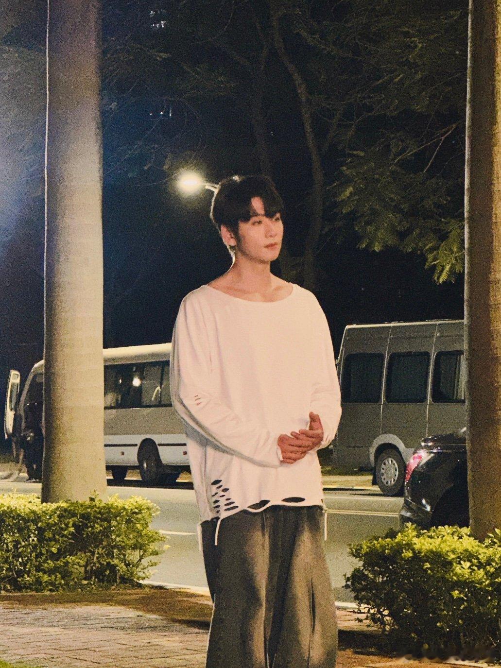 崔雨鑫在三亚续写炽热 被崔雨鑫的散装海南话笑晕 今天的快乐是崔雨鑫给的！穿清爽夏