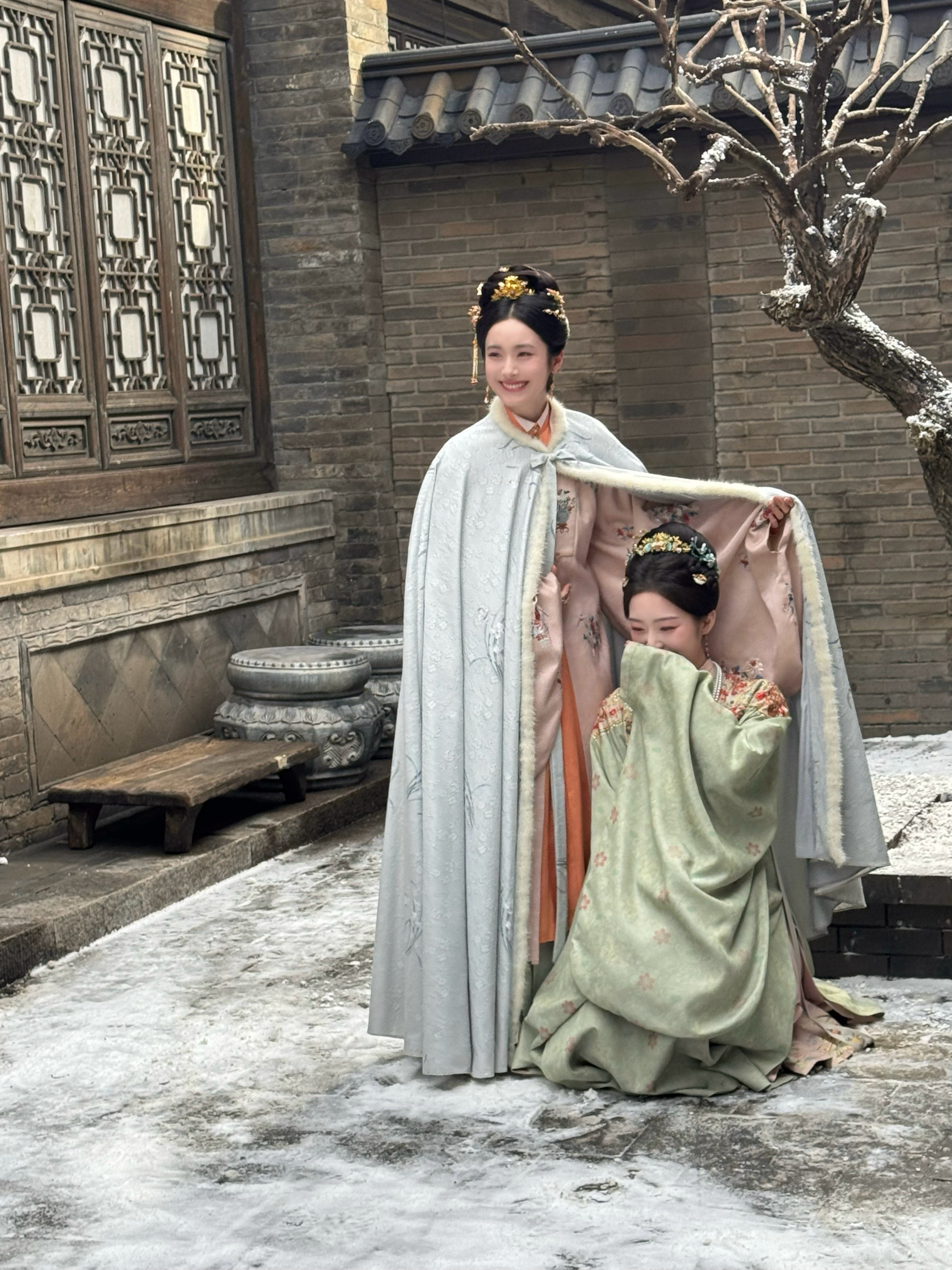 女孩们是在cos步步惊心吗哈哈哈 ​​​