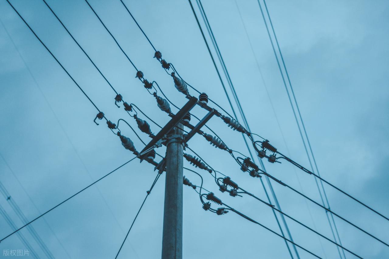 别身在福中不知福，你就说牛B不牛B吧？
世界各国民用电价对比，均已换算成人民币，