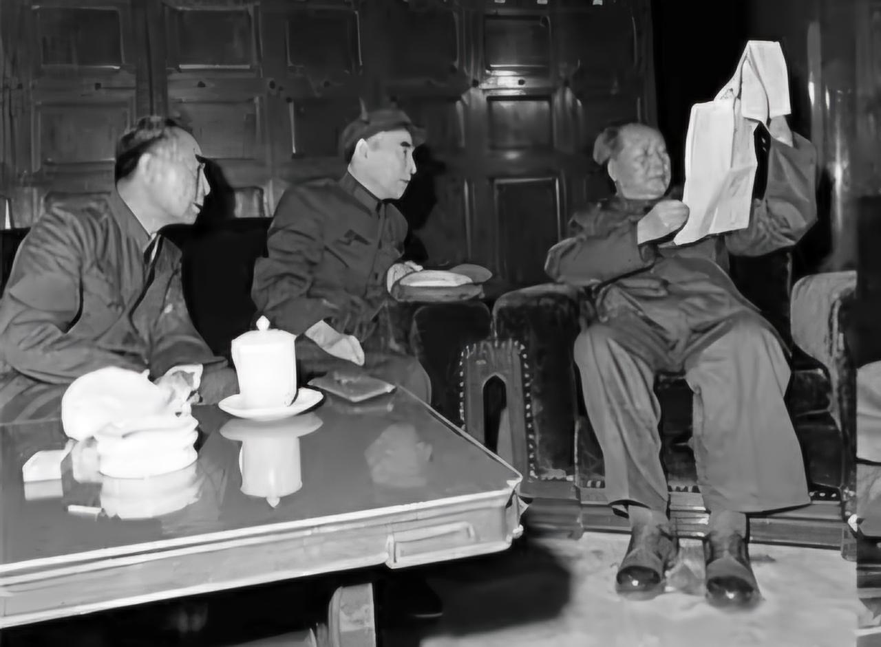 王铎：毛主席正在审阅讲稿