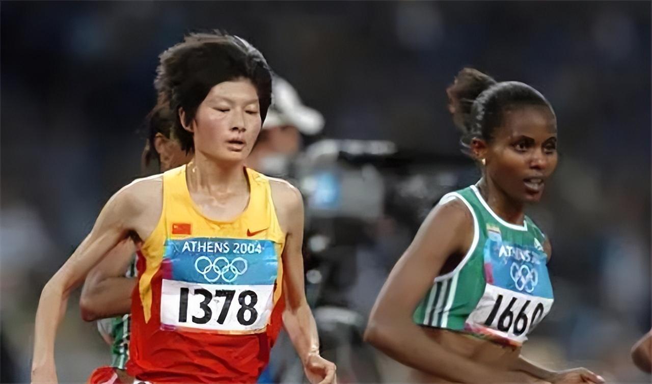 中国选手绝对少跑一圈！2004年雅典奥运会上，出现了一个惊天大乌龙，黑人选手以为