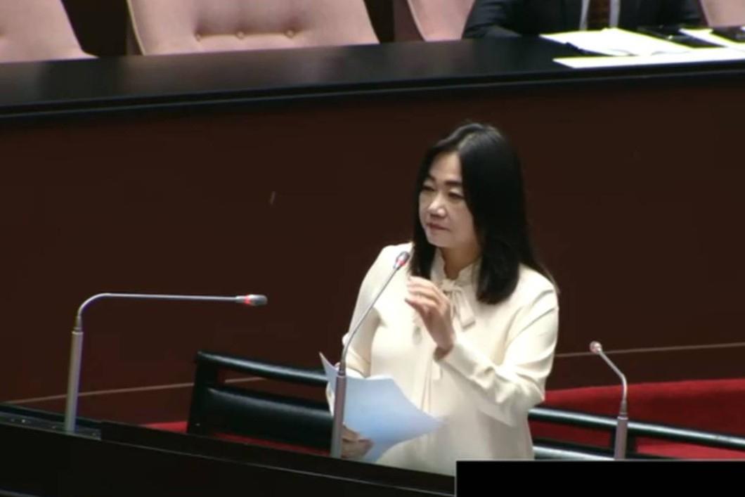台湾防务部门「美语老师」经费增至1.5亿　马文君：派谁来让预算暴增12倍？

梅