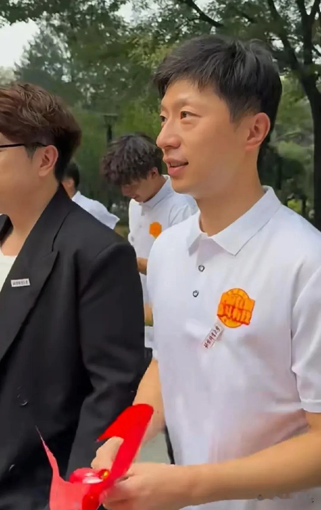 太为龙队马龙开心啦✨！



9月17日，北京体育大学2026级开学典礼上，一个