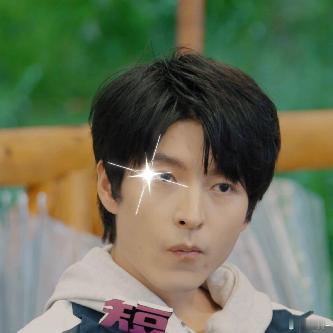 眨眼间25秒过去，文韬已经拼完拼图从容等待，还给出“拼图自己在该在的地方”的可爱