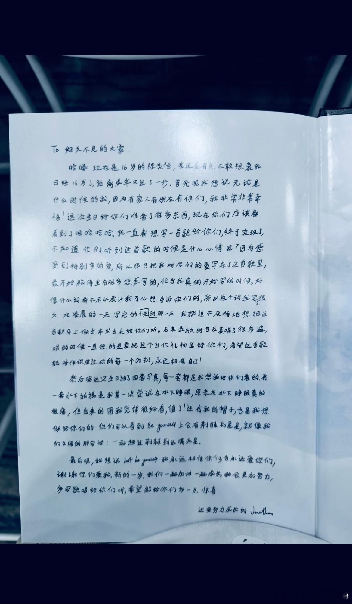 陈奕恒水下写真陈奕恒生周手写信🤍沉溺在陈奕恒的水下镜头里，生周手写信真情满满，