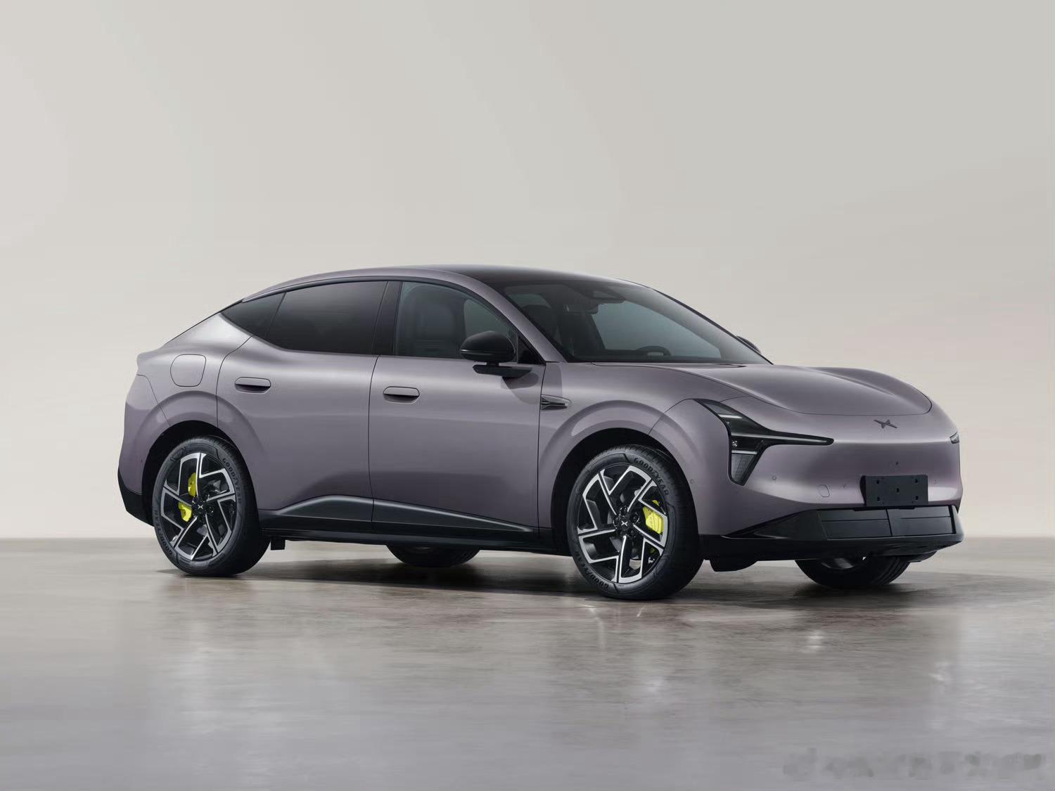 小鹏 MONA SUV 叫 L03，长 4650 / 4672 宽 1920 高