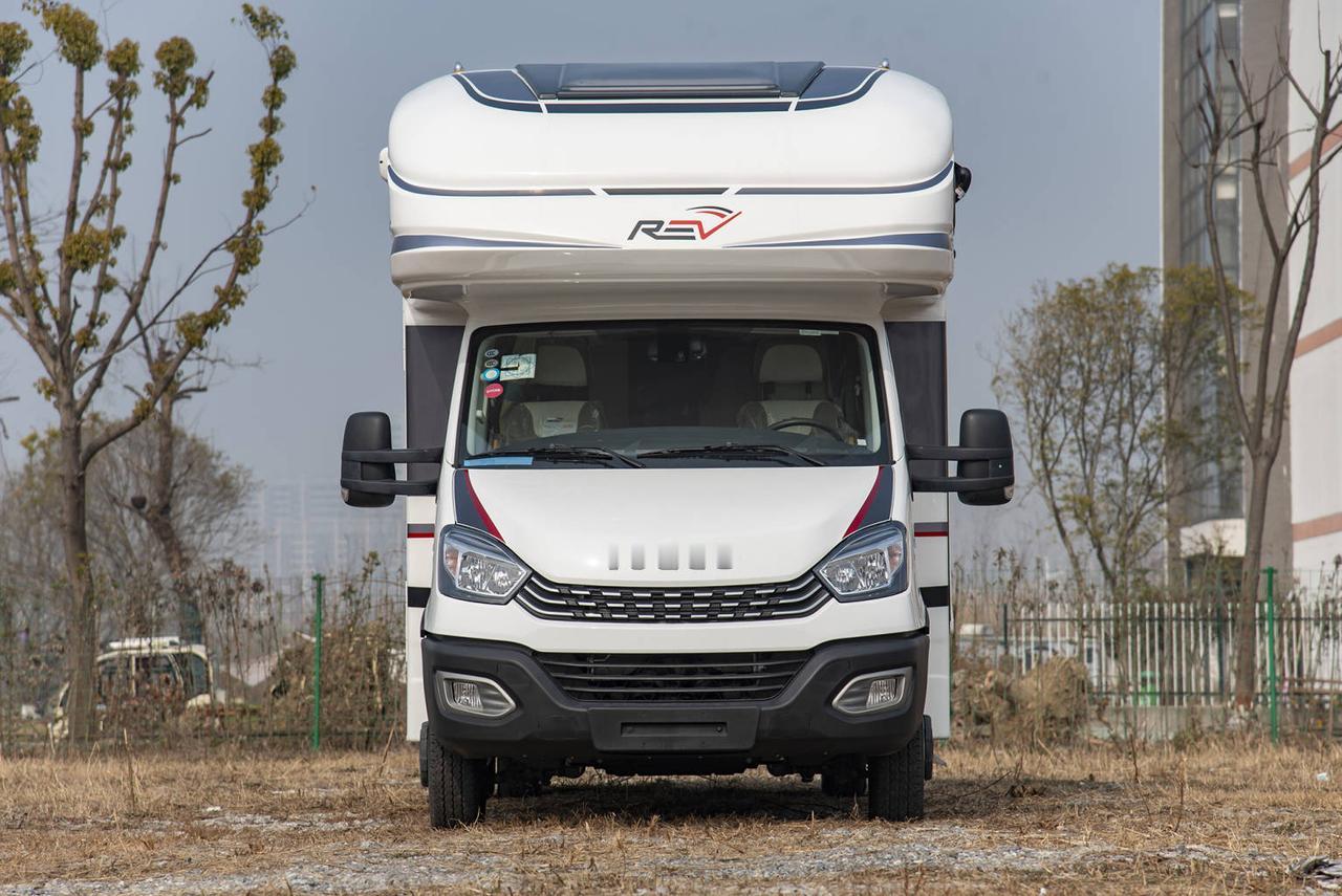 V820巅峰版 现车可提 就近看车。就近品鉴:
北京瑞弗旗舰店
陕西瑞弗房车中秦