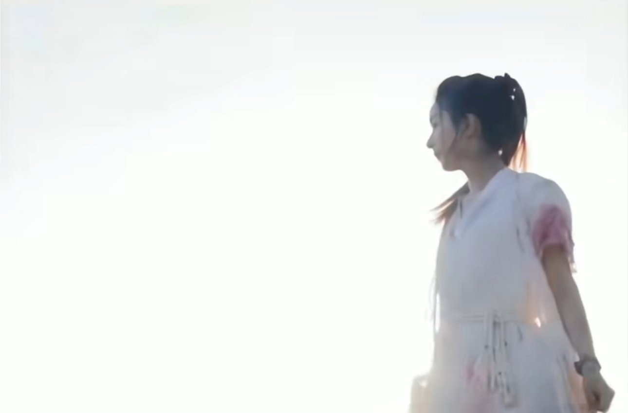 摄影师说拍艰苦的样子赵丽颖的反应真正的热爱从来不需要“硬扛”，而是乐在其中。就像