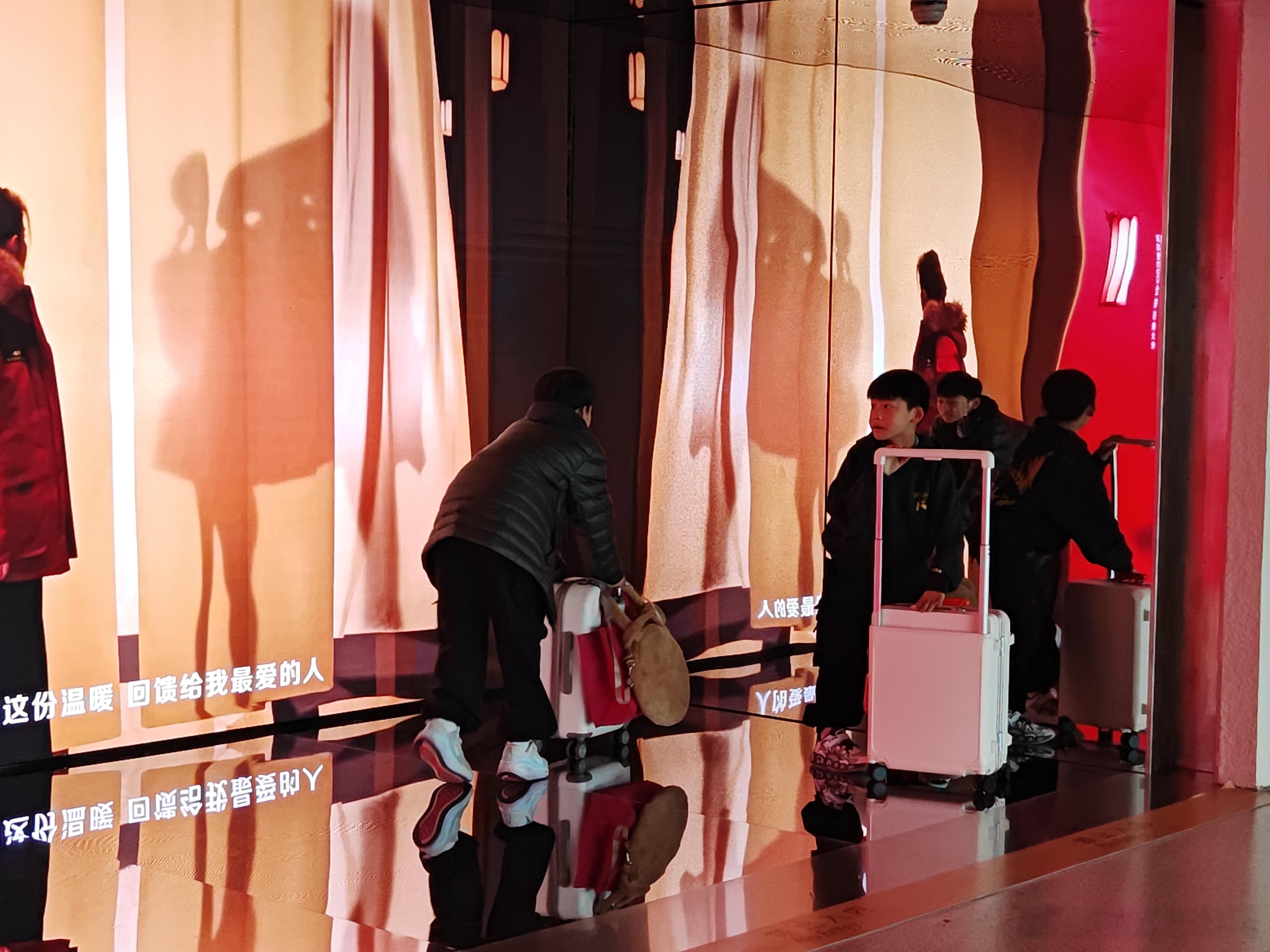 听说明天早上5点就要起床到底是来玩还是来受罪电车老友记迪士尼 上海·上海迪士尼度