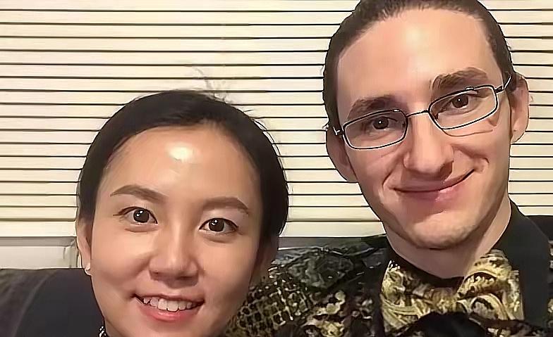 异国婚恋酿成惨剧！留美才女遇人不淑，最终客死他乡
 
2019年，远在美国的一户
