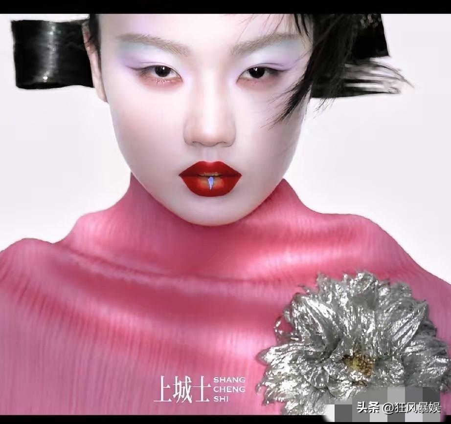 单依纯。又“胆大”了一回。

近日，单依纯的《上城士》杂志照片曝光后，她的造型立