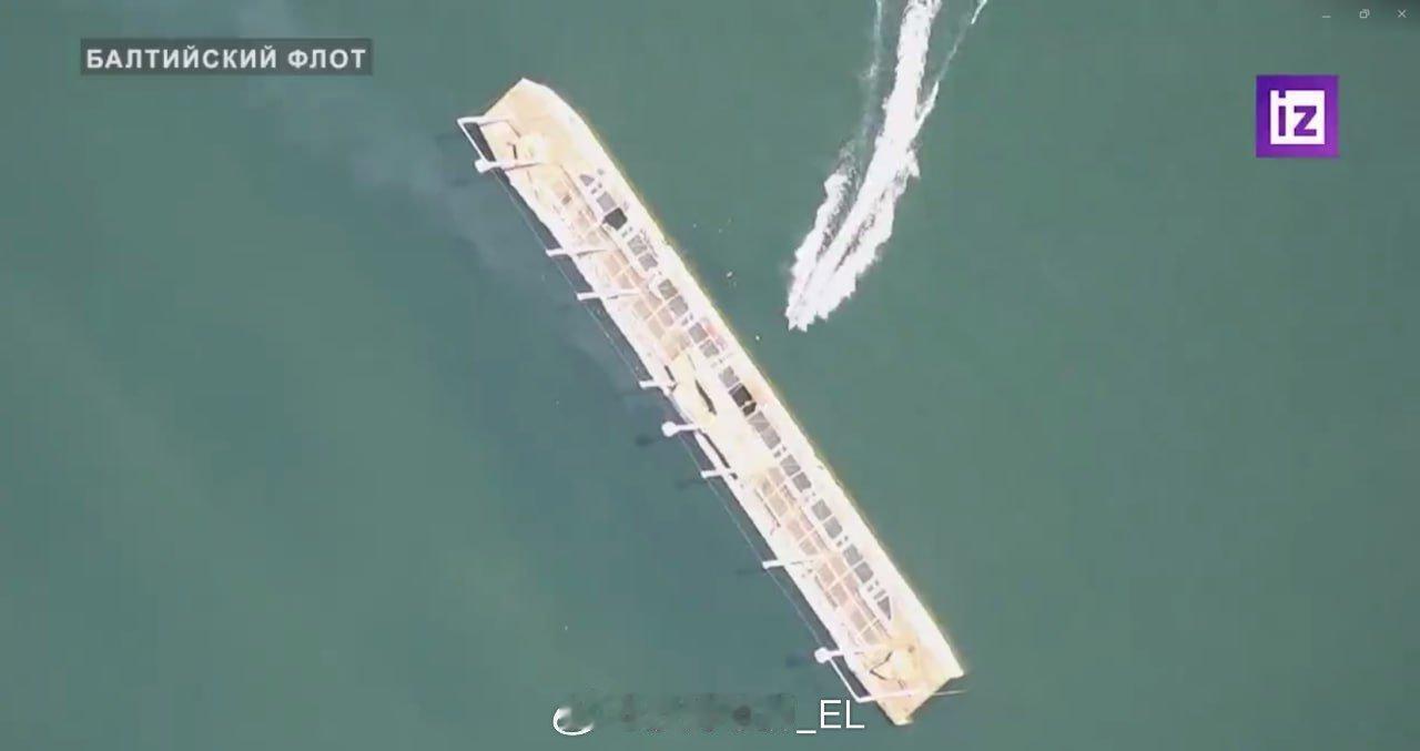 俄罗斯海军在波罗的海海域测试遥控自爆艇。