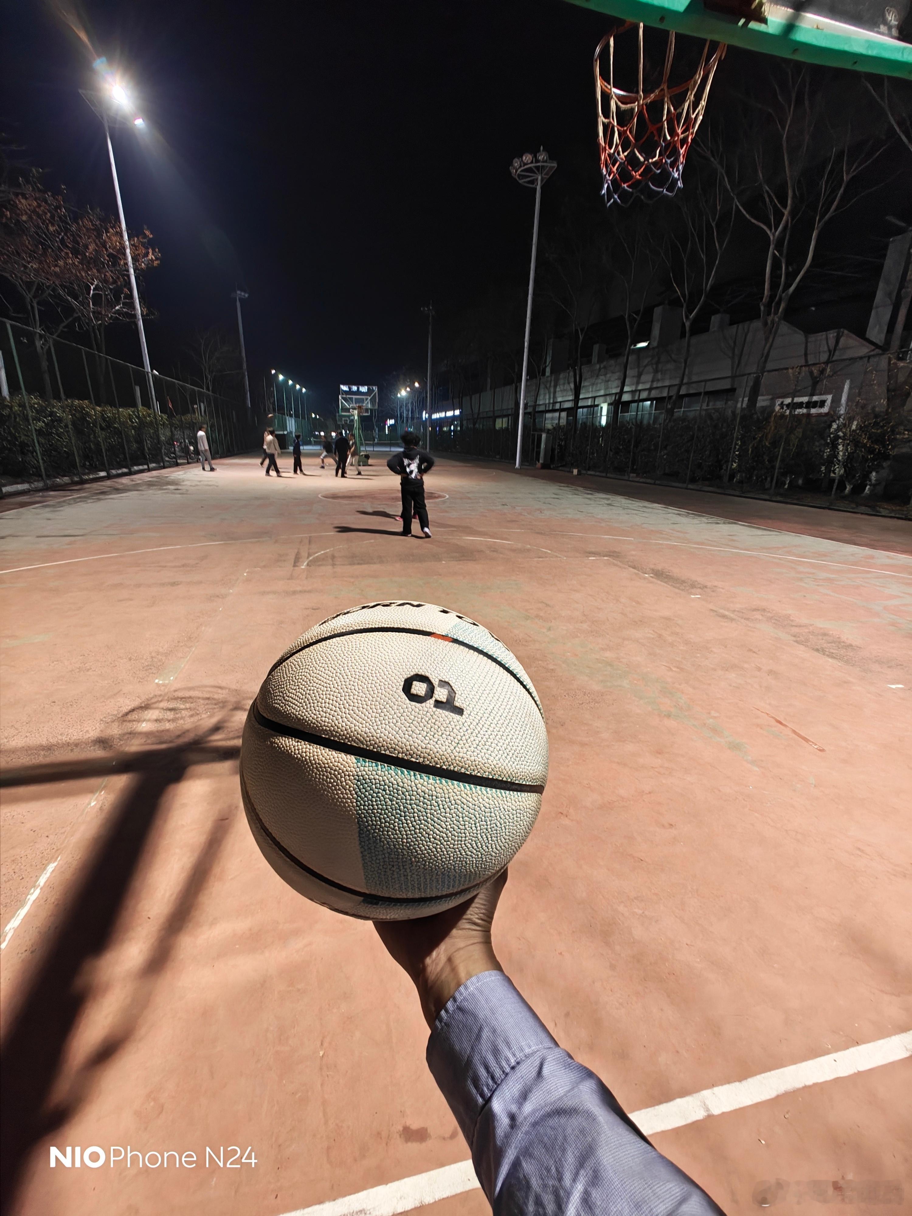 开着ET9去打球，感觉这个技术有待提高，我说的是球技