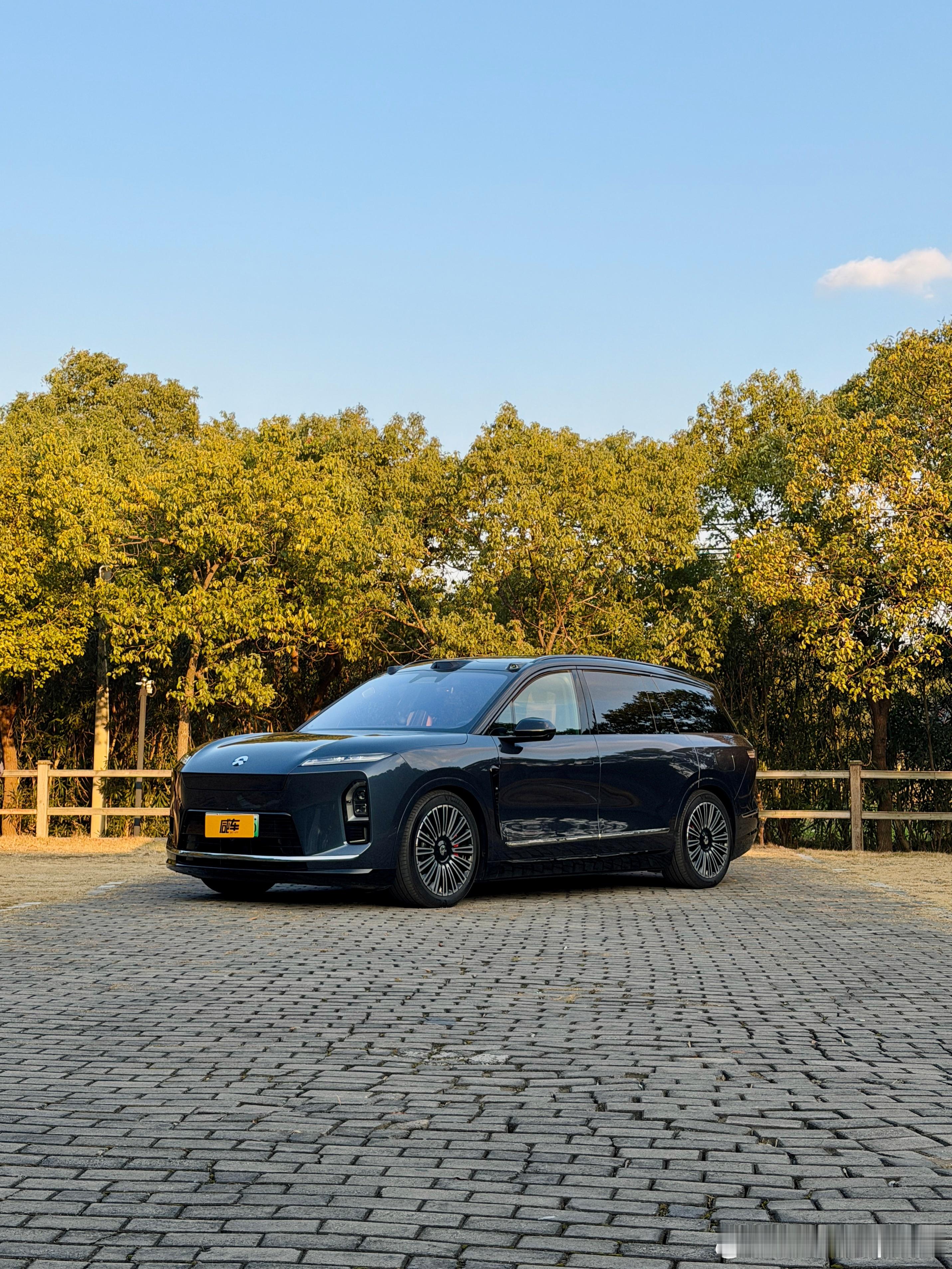 蔚来ES8证明两件事：好开+好坐+好用=好产品好产品+好价格=好销量缺点是高速续