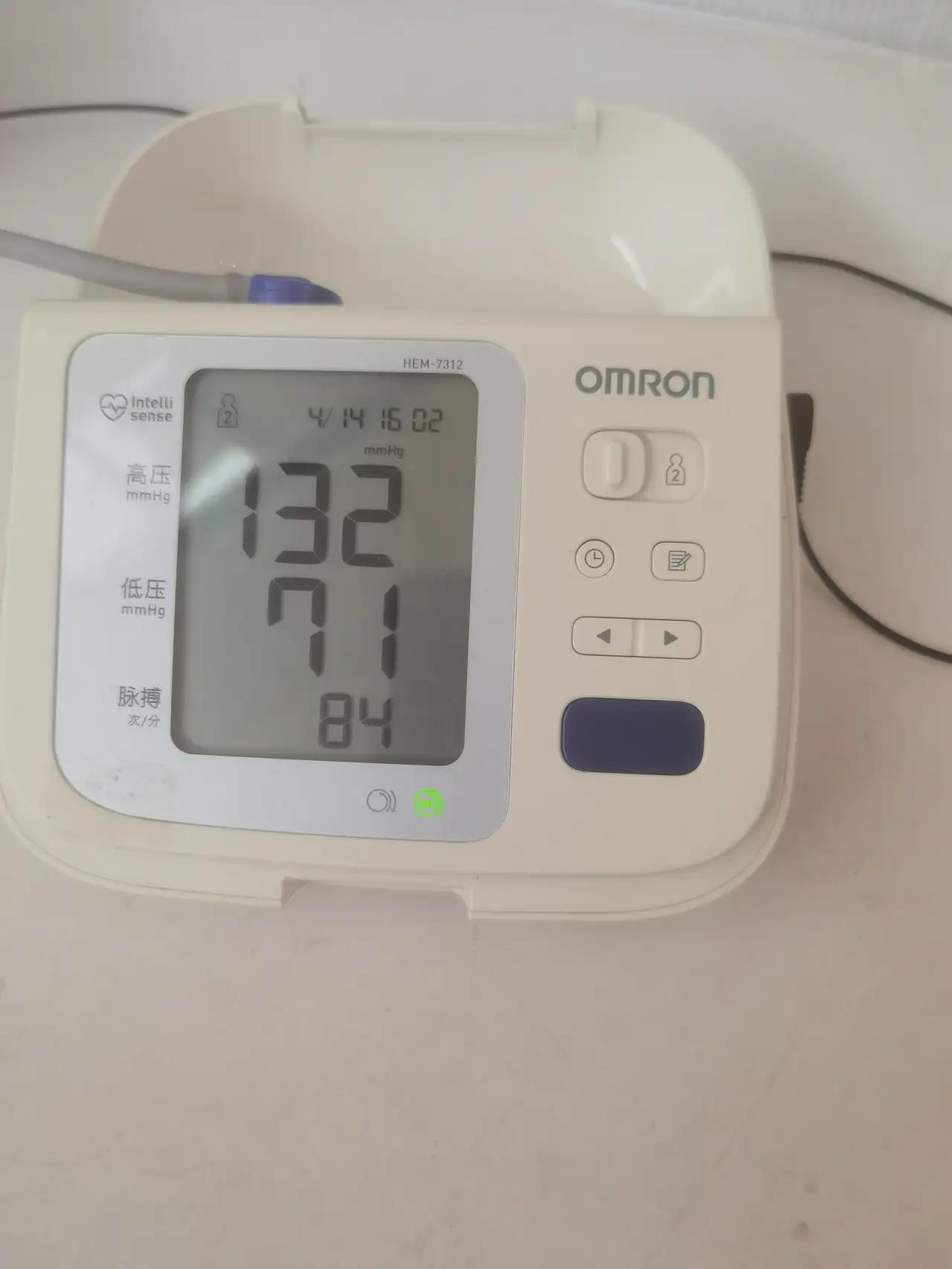 今日血压异常，我2个小时测一次。斗门医院施医生说，吃药3个小时后测才准。我7：3