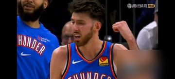 这叫普通犯规是吧！好，你等着！狄龙“我又占了便宜！”NBA是养恶汉的地方吗？
