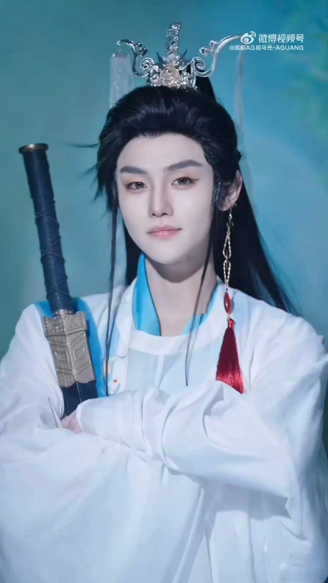 听说山下新来了个小师弟，现在去见还赶得上么