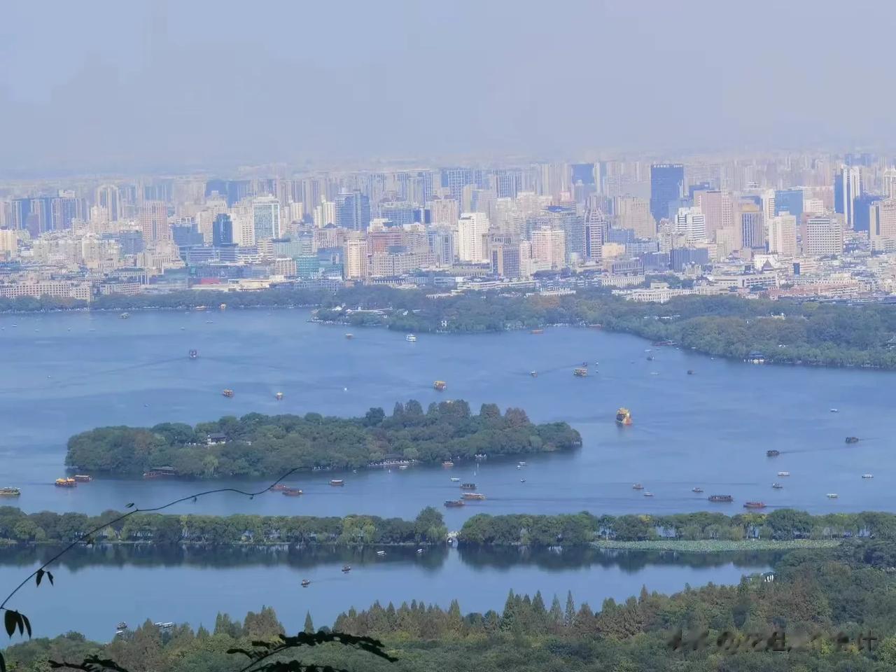 早上好！
一个人能不能变得优秀，关键在于其是不是拥有好的习惯。