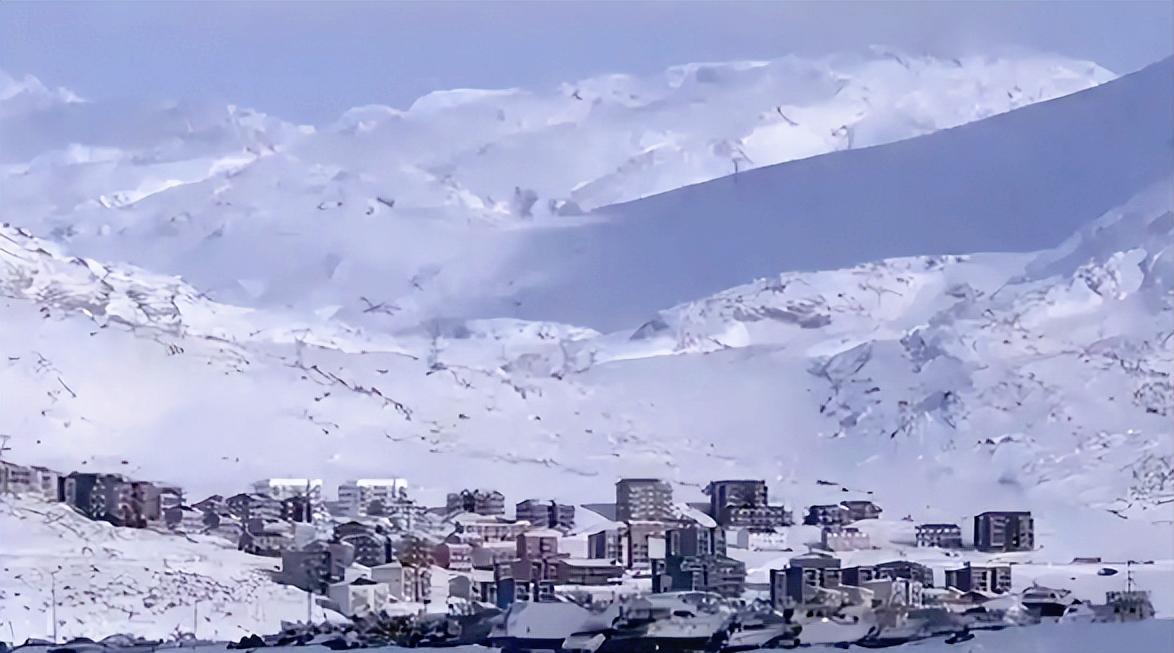 最近国际上出了件挺离谱的事，就因为一张朋友圈似的帖子，美国和它的欧洲盟友闹得不可