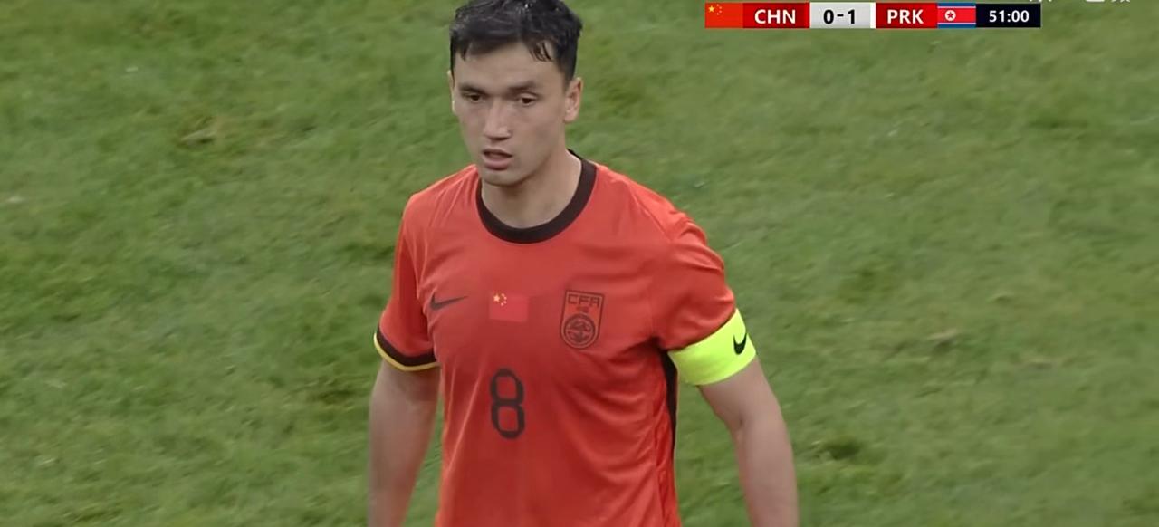 中国男足向余望下半场点球破门。
2026年3月28日晚的U23男足西安国际足球邀