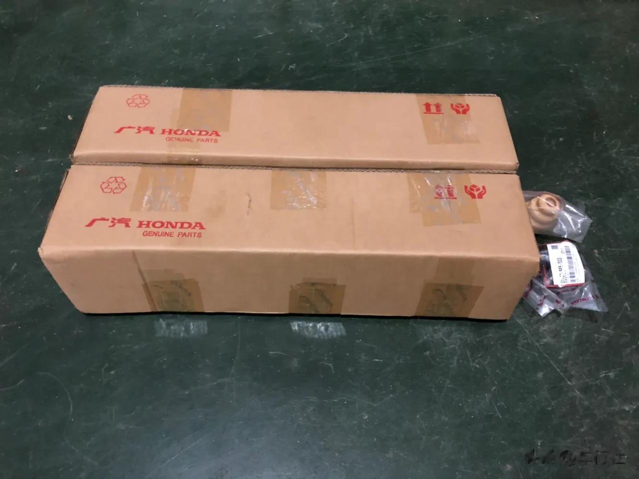 奥德赛RB3的减震器
原厂668一条，算不算贵？
制造商是Showa昭和，本田用