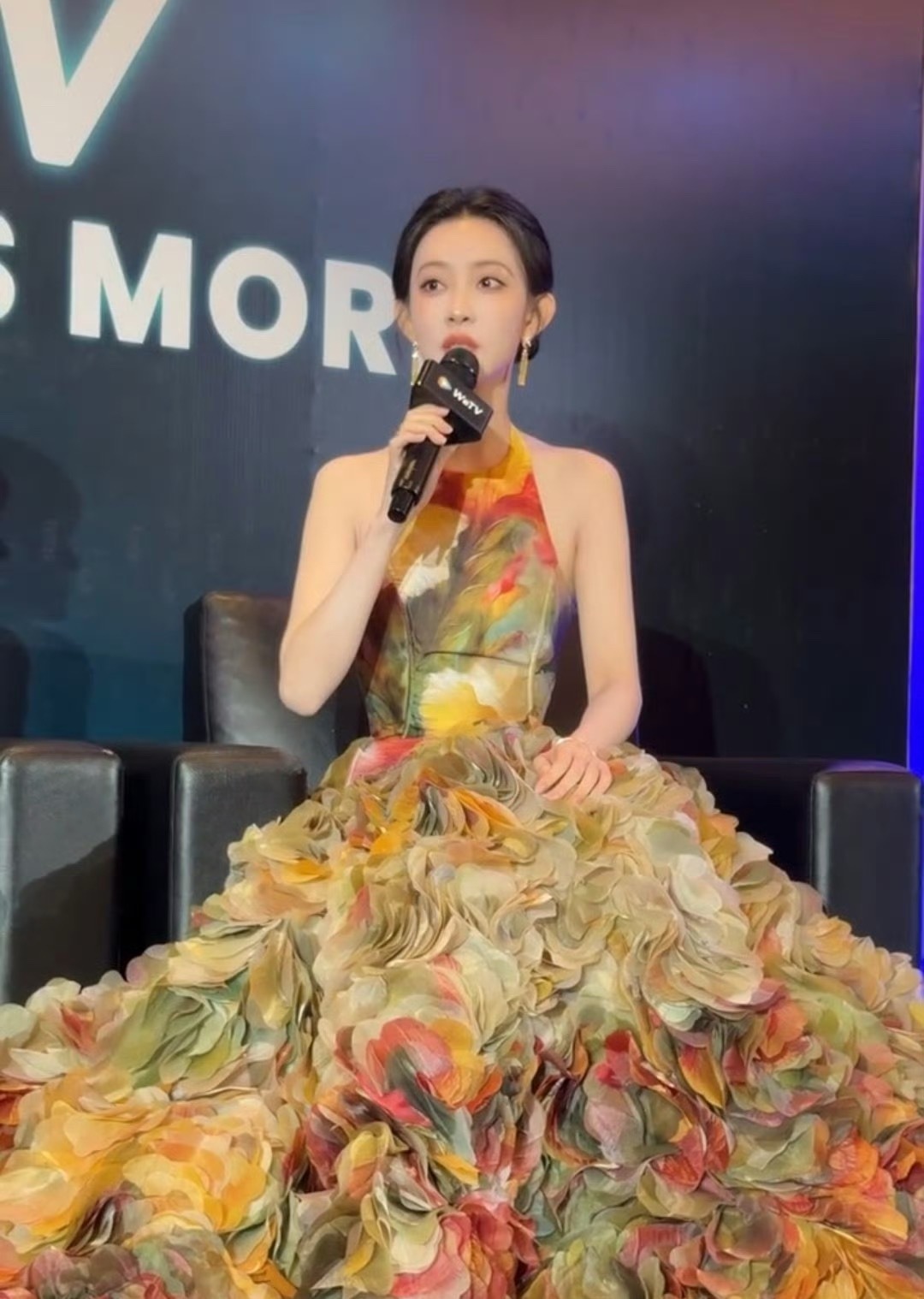 孟子义印尼活动状态孟子义今天的活动状态真的太好了吧完全美到让人无法移开视线，这个