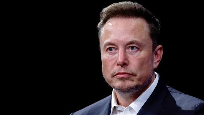 SpaceX首席执行官马斯克此前告诉乌克兰官员费多罗夫，他愿意允许乌克兰使用配备