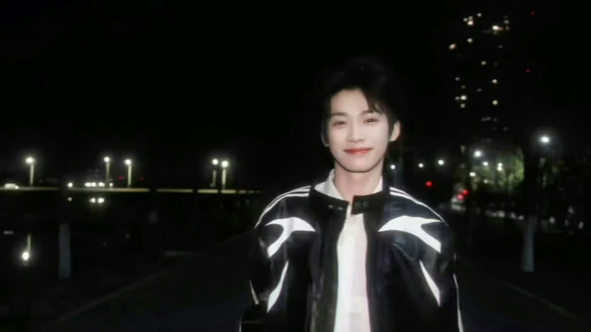 梓渝街头男友感 梓渝这溢出屏幕的男友视角，氛围感很强✨ 