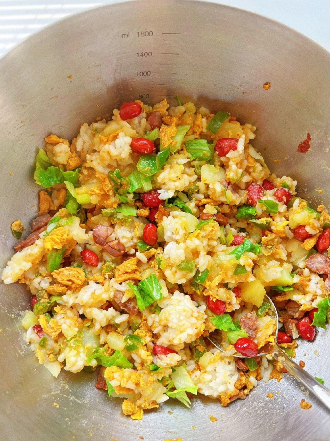 你可以永远相信东北人的大饭包，饱腹又低卡
最简单的食材，放在一起拌一拌，就是美味