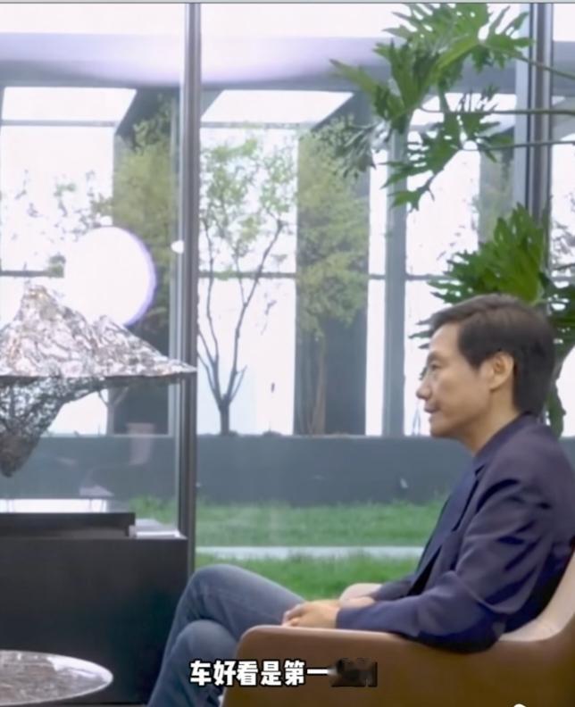 现在我明白为什么小米汽车被撞之后总是面目全非了，原来一切都是雷军搞出来的。雷军之