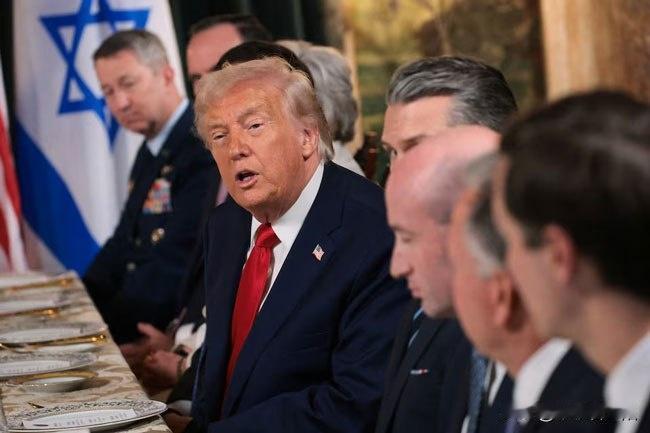美国总统特朗普周一在佛罗里达海湖庄园同以色列总理内塔尼亚胡会面后，放出了一连串强