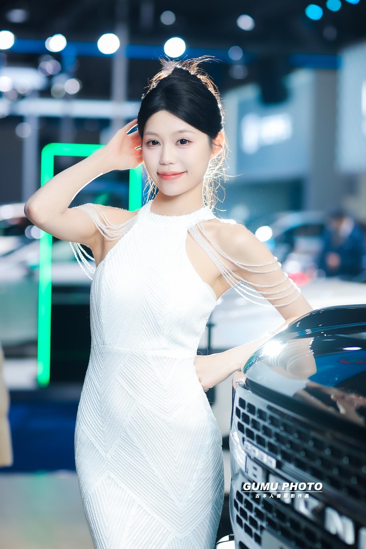 2025重庆汽车消费节福特展台模特小姐姐