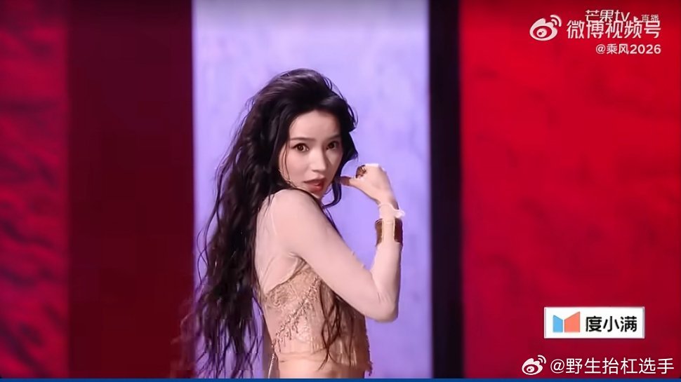 全场大喊代斯代斯舞台又稳又飒，现场都在喊她名字！这么亮眼的表现，票数真的不配啊，