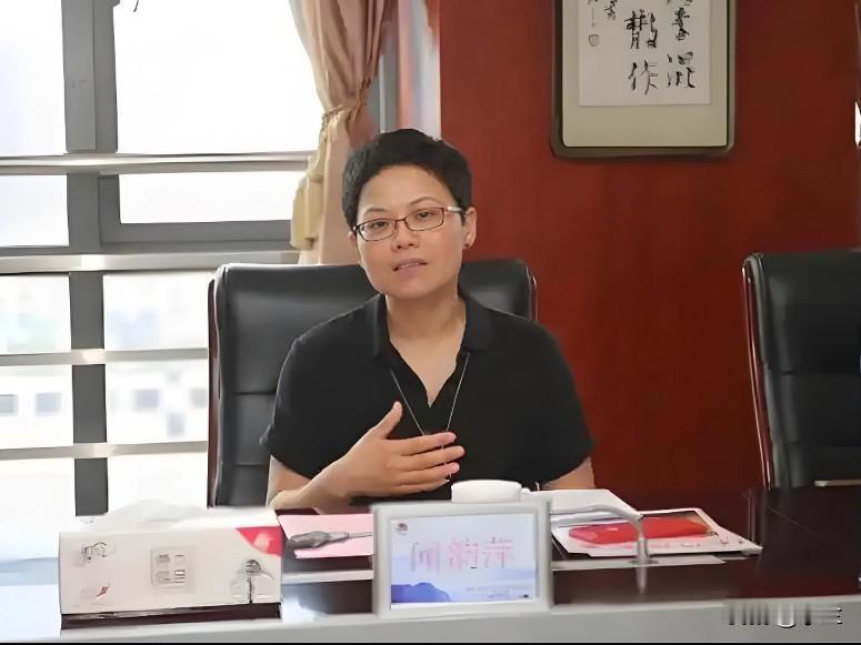 今天江苏靖江的闻韵萍又上了热搜
她是出生在1971年，1991年开始了工作
她这