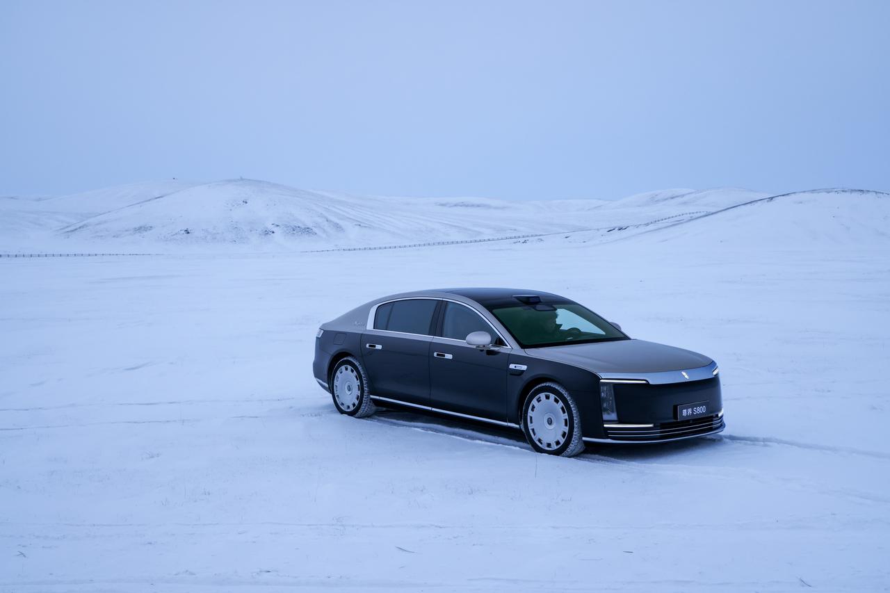 续航焦虑这个词，可能很快要被补能效率焦虑替代了
尊界S800在12月将实现超40