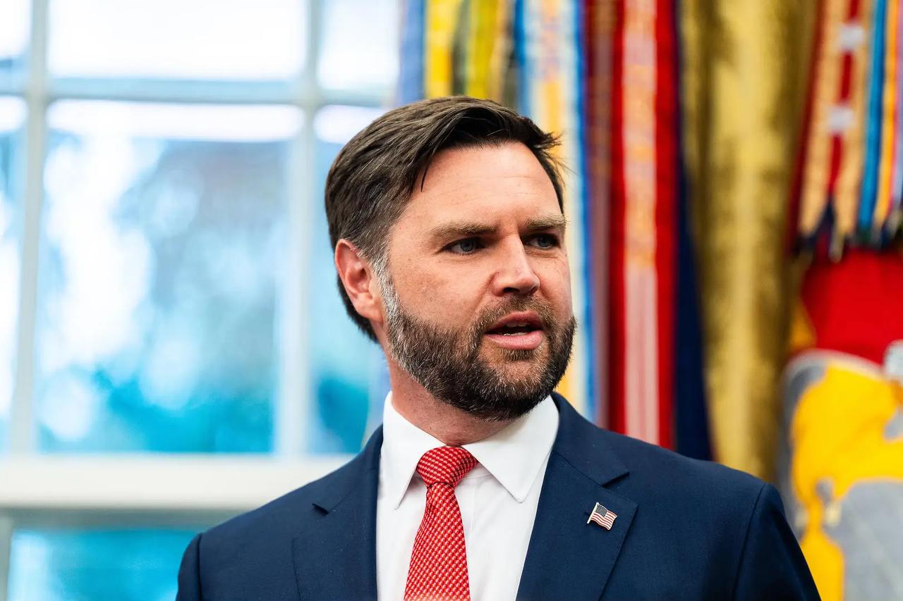 美国政坛要出大事了：万斯大概率要当选总统。他若真入主白宫，整个美国，从内到外都将