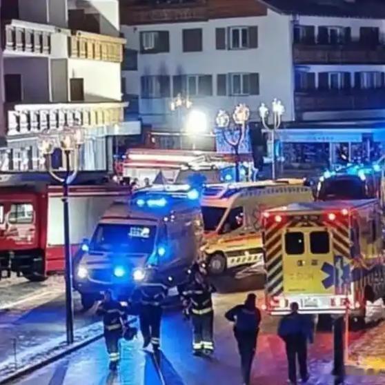 瑞士警方发言人马丁·施耐德表示，事发区域已全面封锁，克朗-蒙大拿上空设立临时禁飞