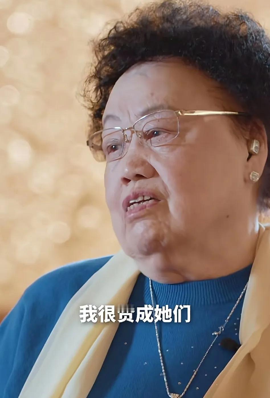 著名企业家陈丽华说：“我说咱们女人不能让男人压着，在过去是女人低人三等，我们现在