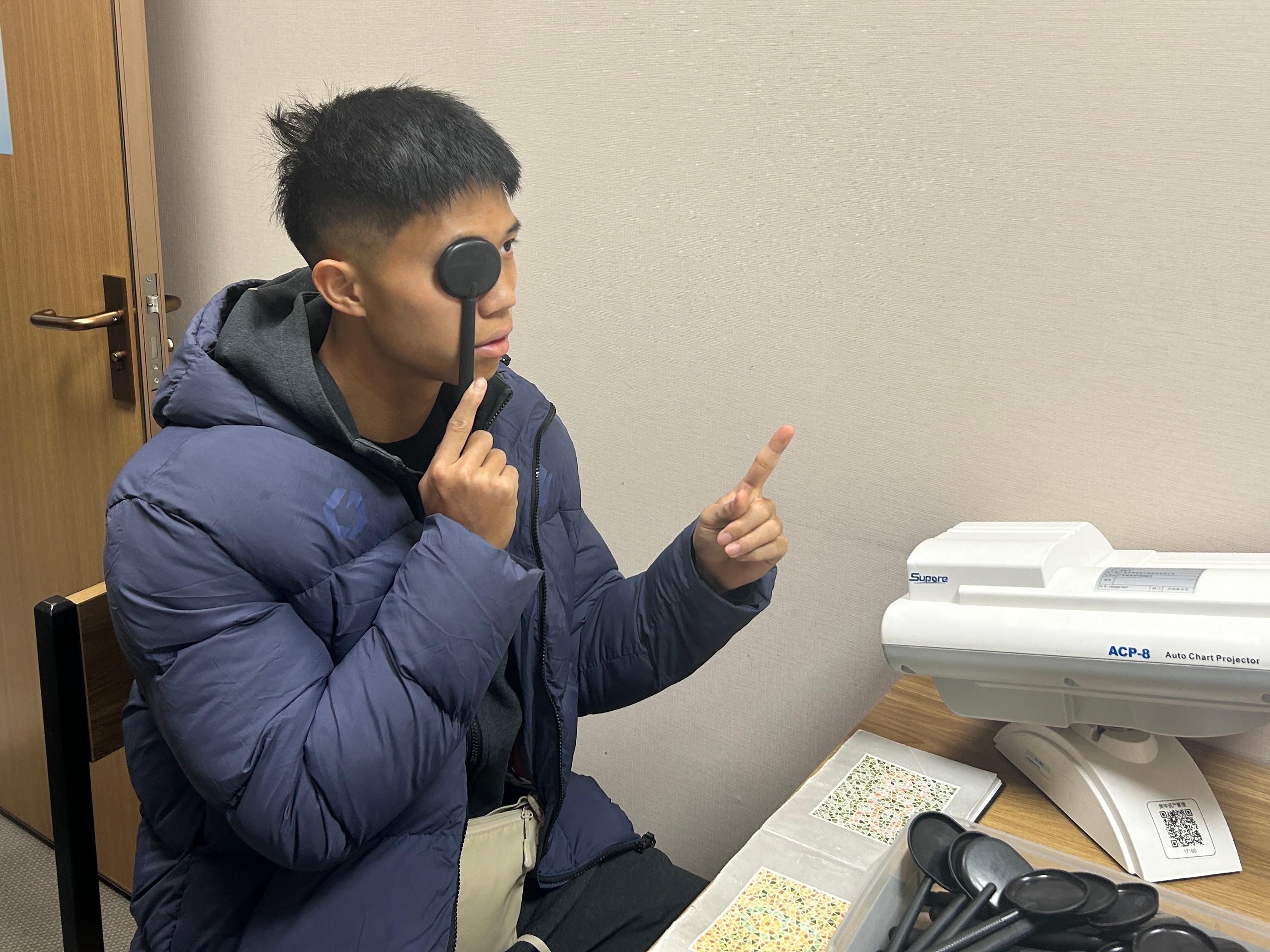 今日上午，陕西联合足球俱乐部一线队全体将士及教练组全员赴美年大健康体检中心，开展