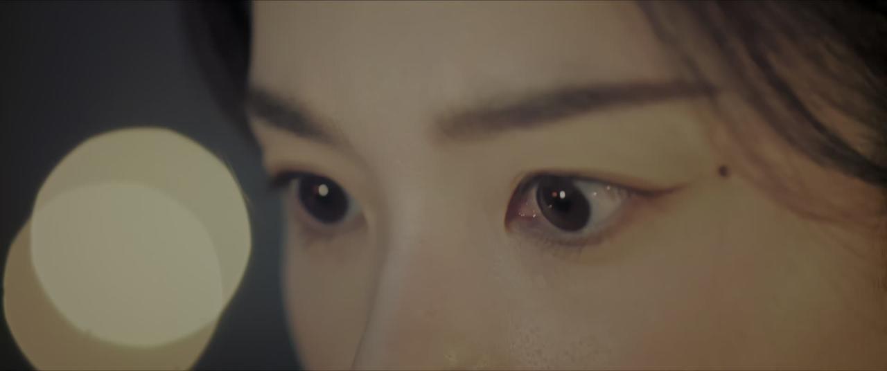 《九门》这一段里，张启山站在戏台边说“我只希望早日找到401”，比机关突然响起来