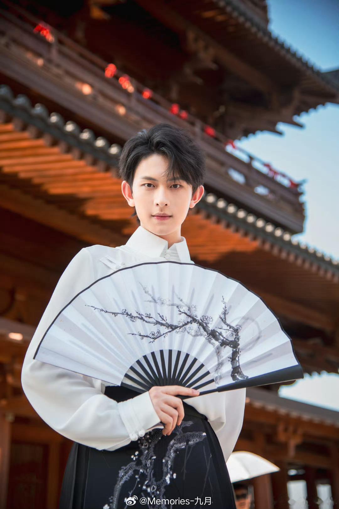 陈添祥﻿ ctx安利陈添祥﻿ “少年细碎光影拼凑成月，做自由的象征” "𝓨𝓸