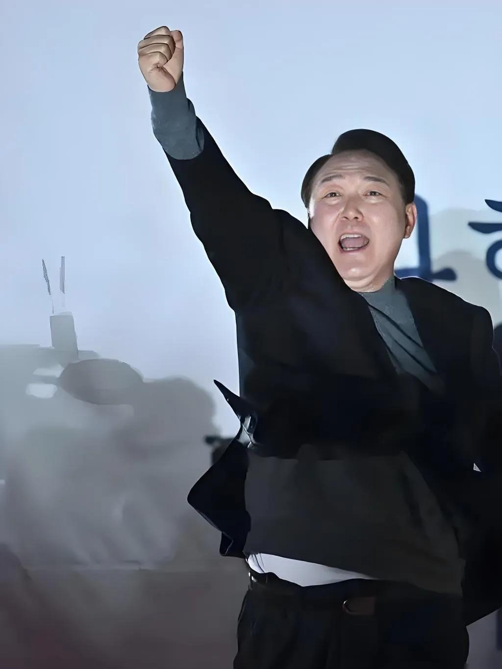 据说韩国尹锡悦这次政变是声东击西，向选举委员会派的兵远多过向国会派的兵，趁戒严扣