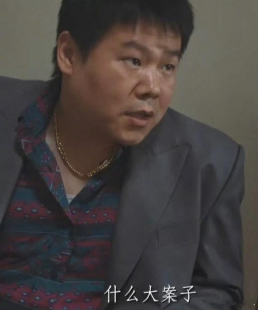 岳云鹏夸烧饼演技岳云鹏夸低智商犯罪烧饼演技🤪烧饼饰演的刘直反差感十足，一本正经