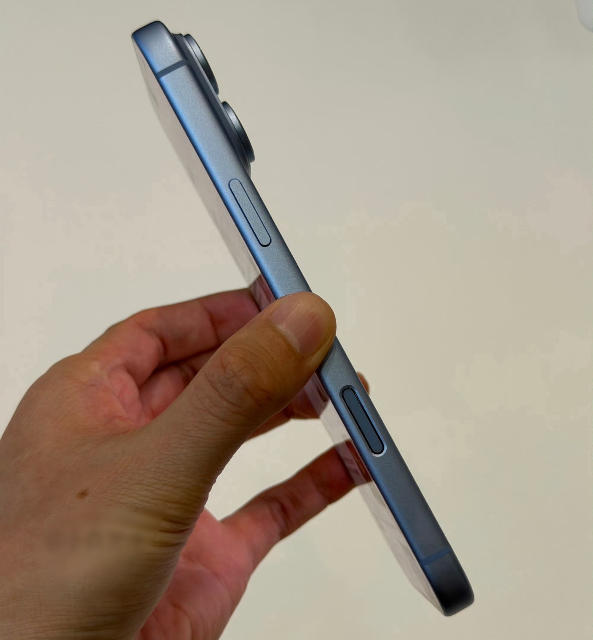 iPhone18Pro颜色iPhone 18 Pro冰川蓝，现在呼声很高的一款配