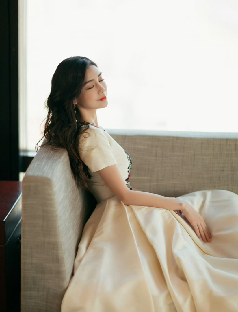 angelababy [心]杨颖 超🌸不要忘记签到哦！晚安将将们💤 ​​​