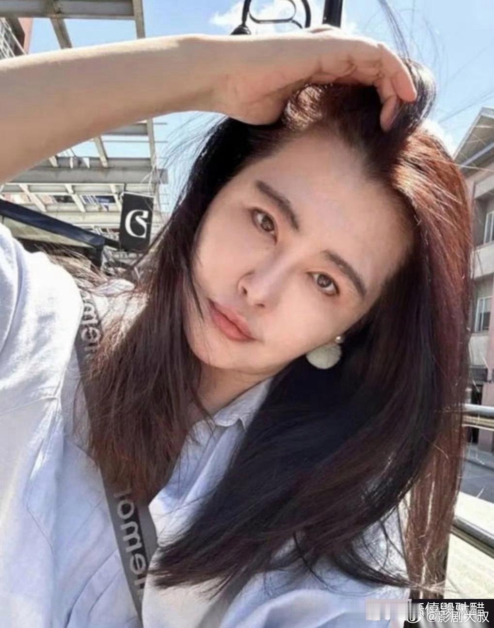 真羡慕王祖贤，57岁了头发还那么多 ​​​