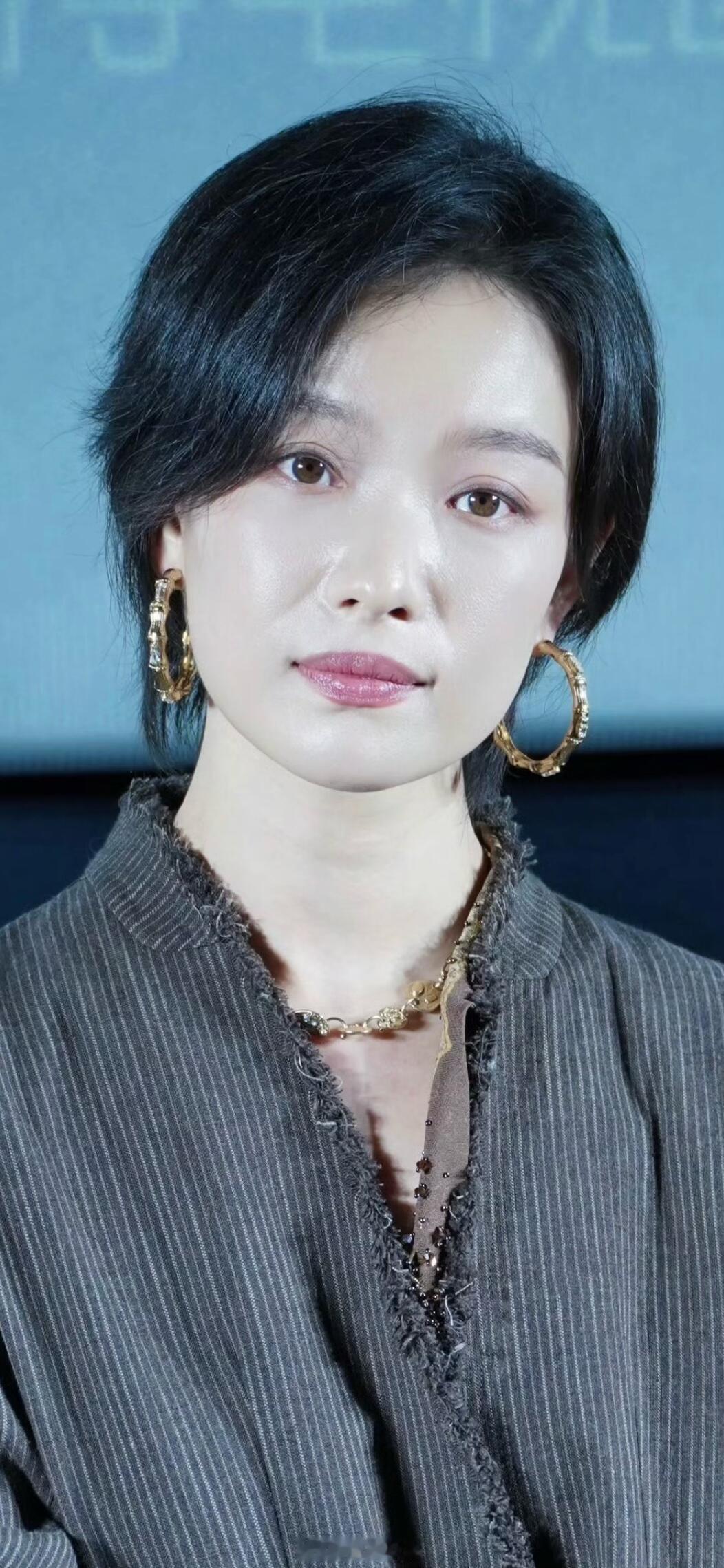 倪妮短发干净随性利落 ​​​