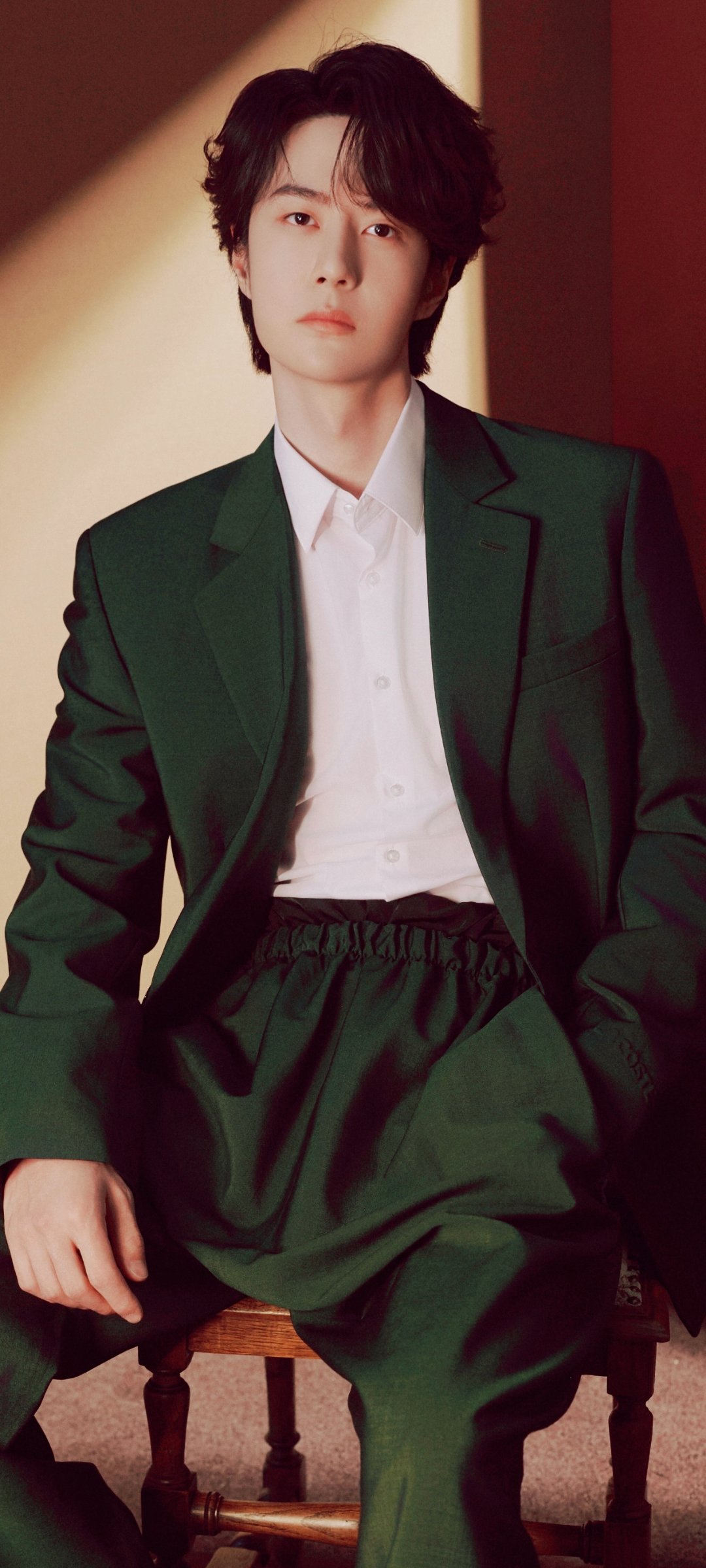 不是，这个裤裆宽的太夸张了吧……啥意思！！！不把我当自己人？？ 